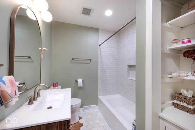 9201 Warwick Road, Indianapolis, IN 46240