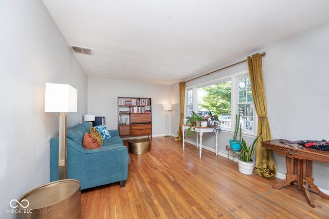 9201 Warwick Road, Indianapolis, IN 46240