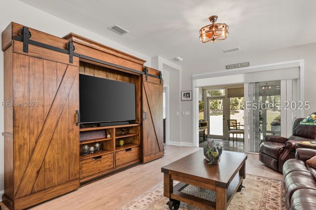 104 Fawnwood Ct, Okatie, SC 29909