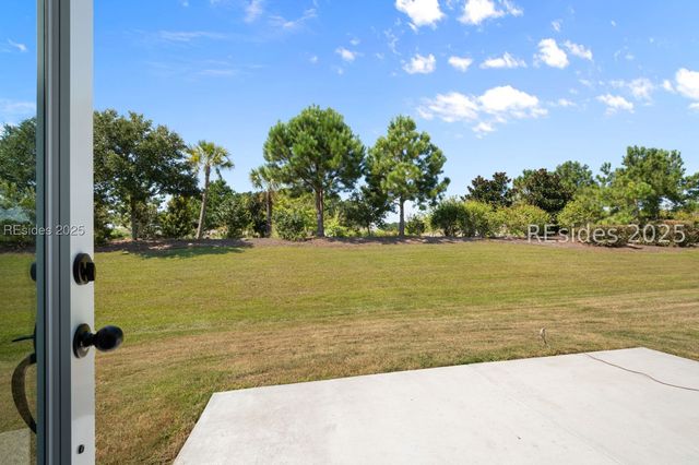 104 Fawnwood Ct, Okatie, SC 29909