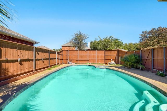 3812 Red Oak Trail, The Colony, TX 75056