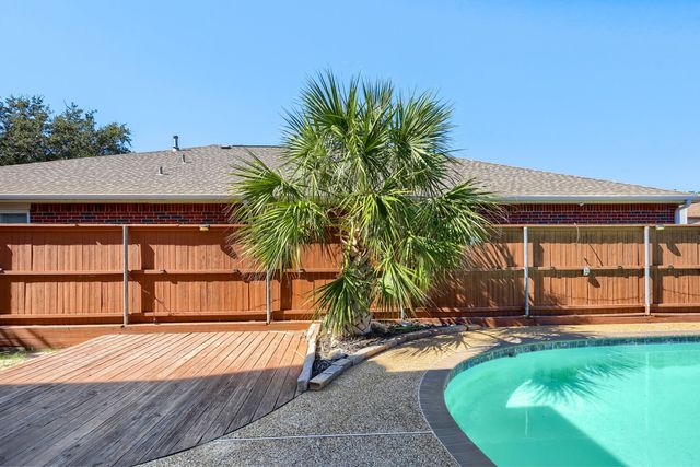 3812 Red Oak Trail, The Colony, TX 75056