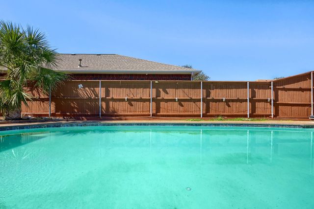 3812 Red Oak Trail, The Colony, TX 75056