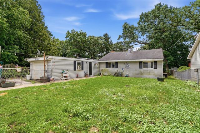 28616 W Benjamin Avenue, Spring Grove, IL 60081