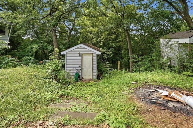 28616 W Benjamin Avenue, Spring Grove, IL 60081