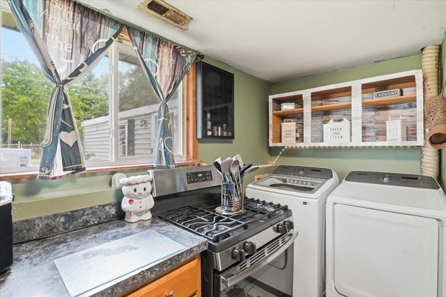 28616 W Benjamin Avenue, Spring Grove, IL 60081