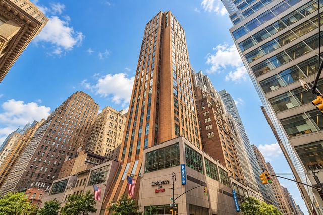 100 W 39th St Apt 43J, New York City, NY 10018