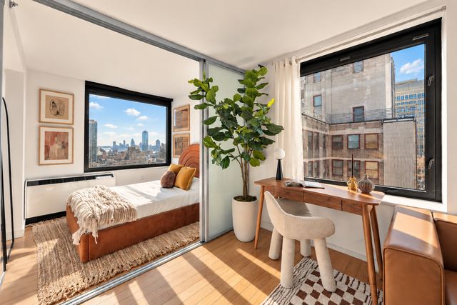 100 W 39th St Apt 43J, New York City, NY 10018