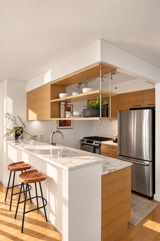 100 W 39th St Apt 43J, New York City, NY 10018
