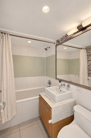 100 W 39th St Apt 43J, New York City, NY 10018