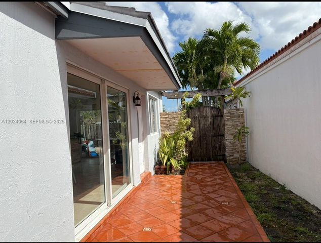 17221 SW 142nd Ct, Miami, FL 33177
