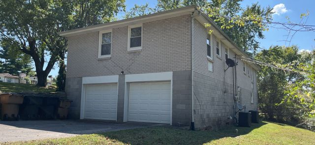 2716 Donna Hill Dr, Nashville, TN 37214
