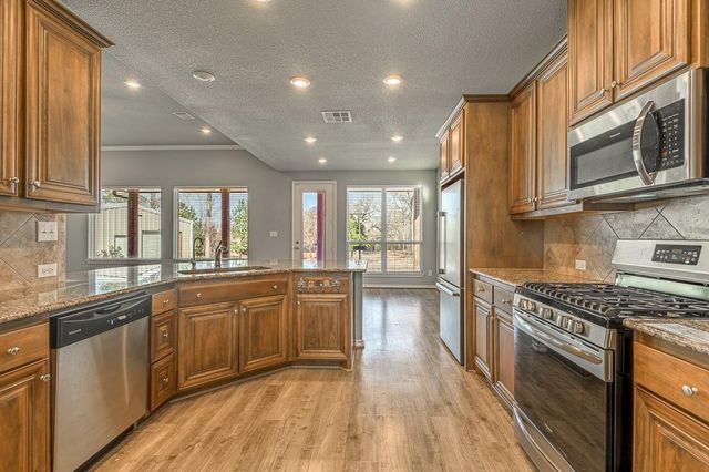 11 Heritage Oak Drive, Huntsville, TX 77320