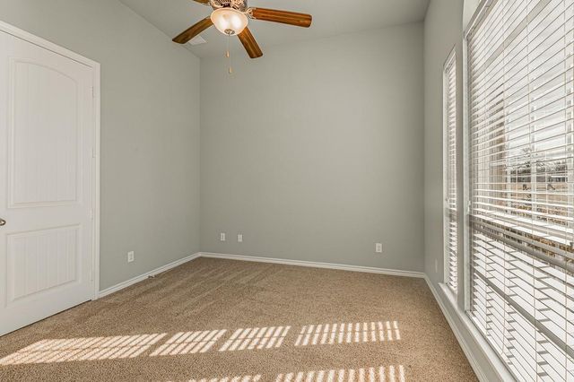 11 Heritage Oak Drive, Huntsville, TX 77320