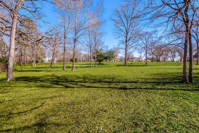 11 Heritage Oak Drive, Huntsville, TX 77320