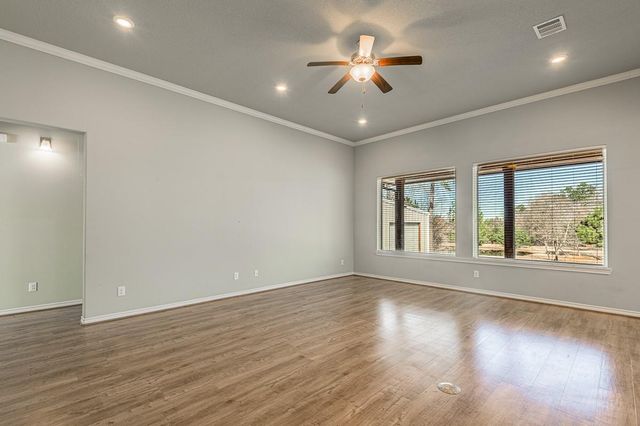 11 Heritage Oak Drive, Huntsville, TX 77320