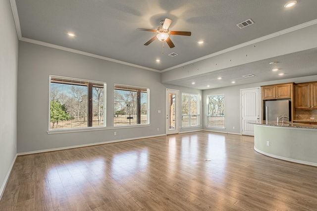 11 Heritage Oak Drive, Huntsville, TX 77320