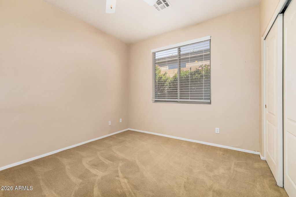 Image 15 of property listing at 16442 S 16TH Lane, Phoenix, AZ 85045