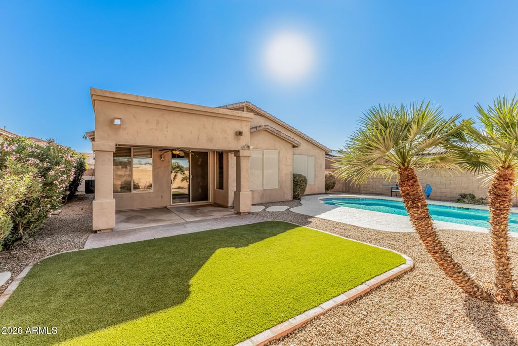 Image 3 of property listing at 16442 S 16TH Lane, Phoenix, AZ 85045