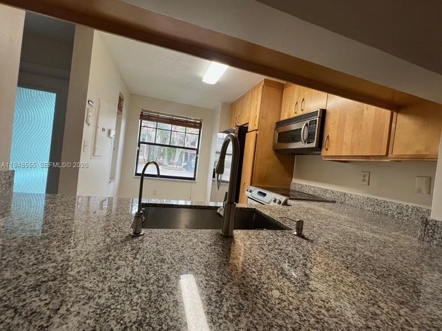 252 City View Dr 252, Fort Lauderdale, FL 33311