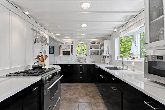 41 Hayward Rd, Barnstable, MA 02632