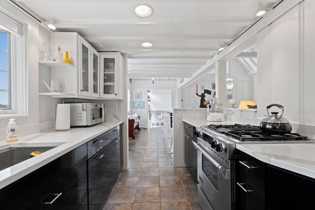 41 Hayward Rd, Barnstable, MA 02632