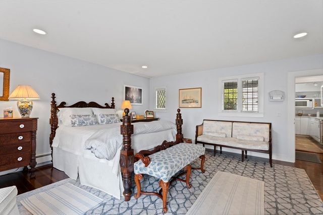 41 Hayward Rd, Barnstable, MA 02632