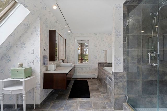 41 Hayward Rd, Barnstable, MA 02632