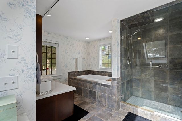 41 Hayward Rd, Barnstable, MA 02632