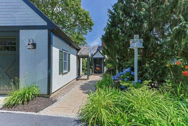 41 Hayward Rd, Barnstable, MA 02632