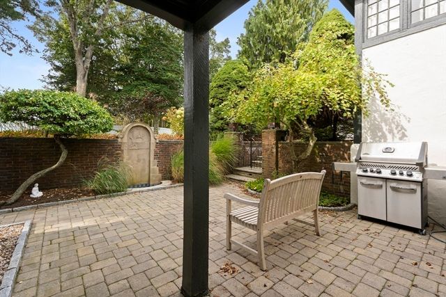 41 Hayward Rd, Barnstable, MA 02632