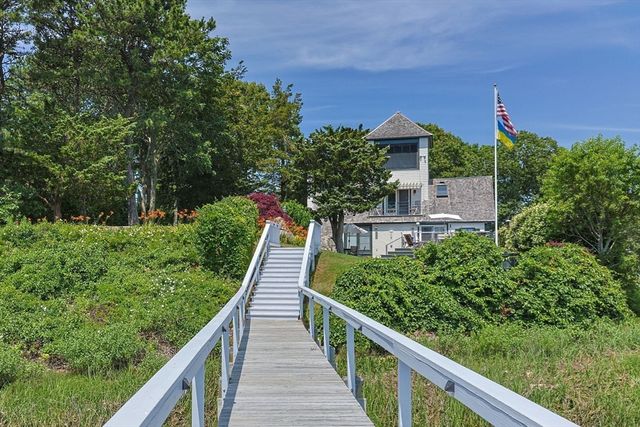 41 Hayward Rd, Barnstable, MA 02632