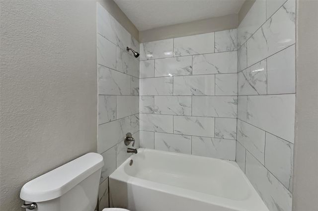 16968 Scenic Knoll, Conroe, TX 77385