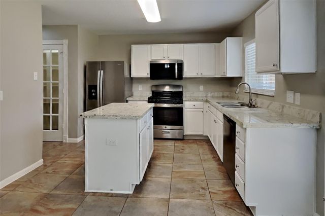 16968 Scenic Knoll, Conroe, TX 77385