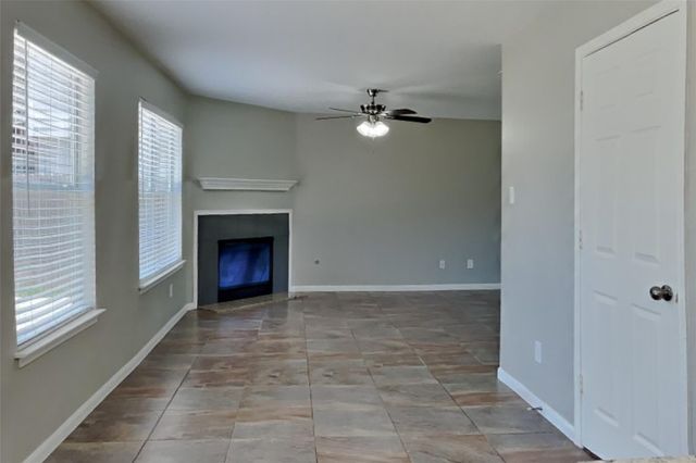 16968 Scenic Knoll, Conroe, TX 77385