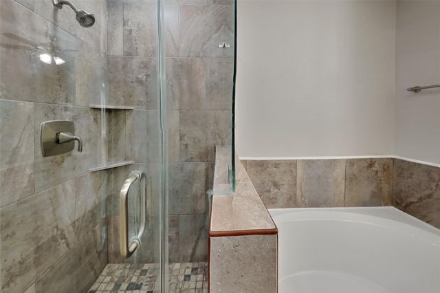 16968 Scenic Knoll, Conroe, TX 77385