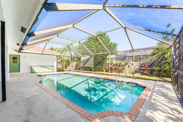 2057 Amesbury Circle, Wellington, FL 33414