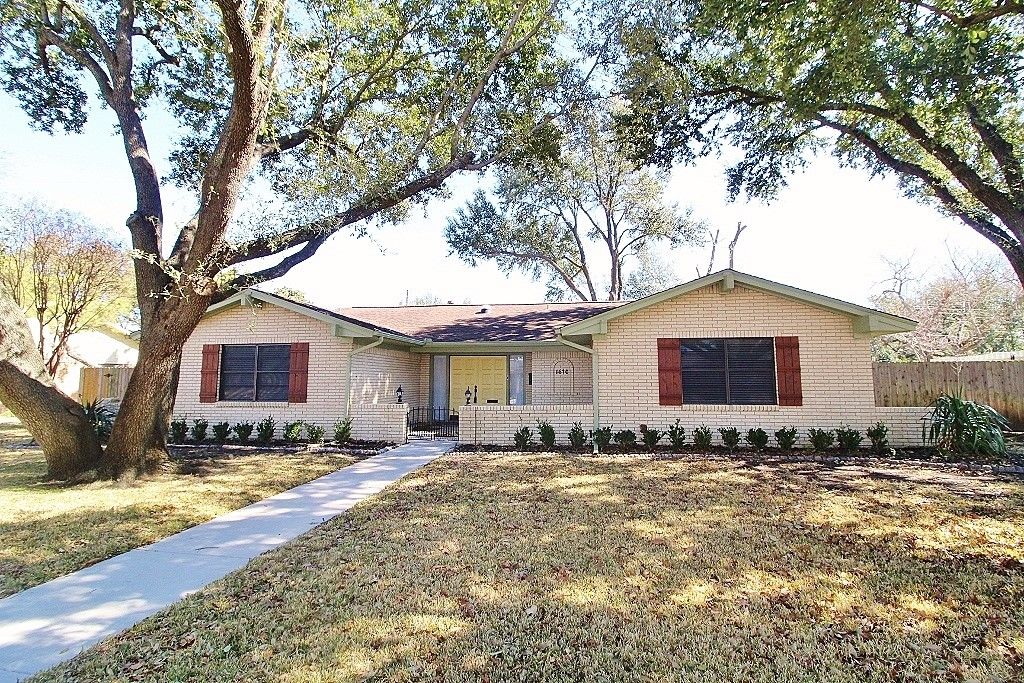 1610 Alexander Drive, Waxahachie, TX 75165