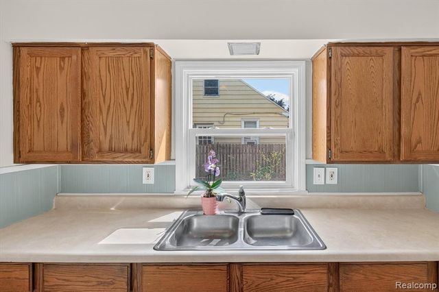 35259 Currier Street, Wayne, MI 48184