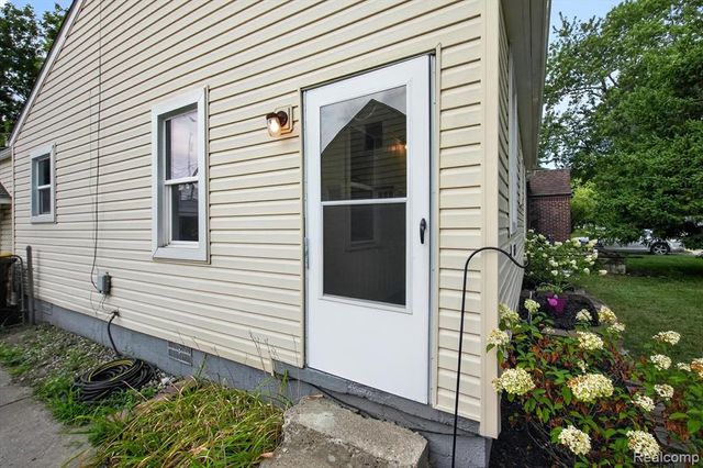35259 Currier Street, Wayne, MI 48184