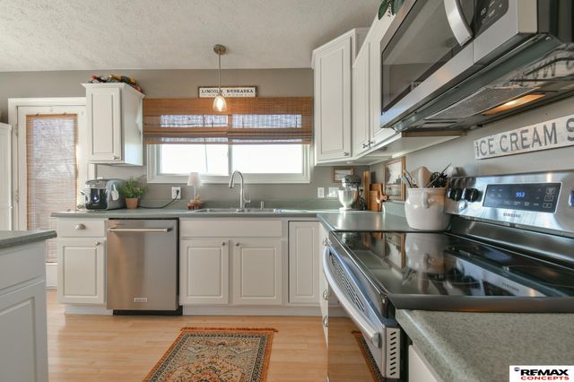 1631 Annette Lane, Lincoln, NE 68512