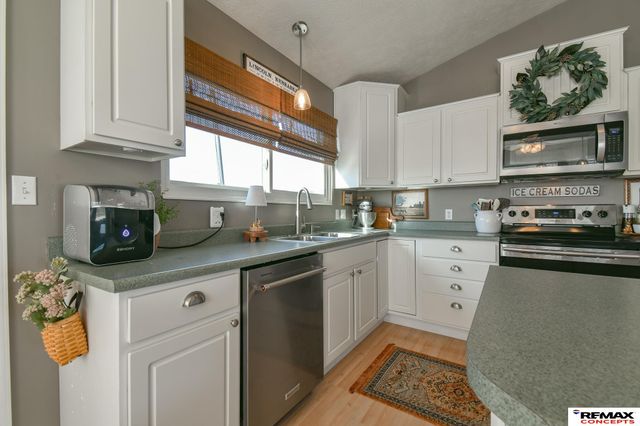 1631 Annette Lane, Lincoln, NE 68512