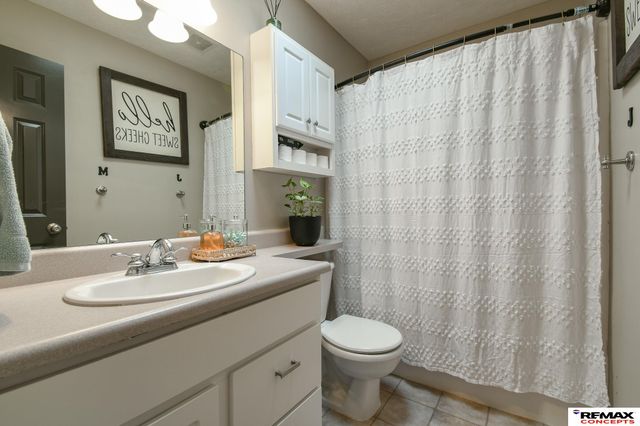 1631 Annette Lane, Lincoln, NE 68512