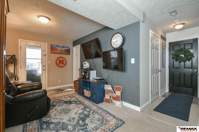 1631 Annette Lane, Lincoln, NE 68512