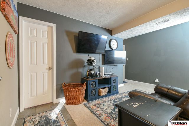 1631 Annette Lane, Lincoln, NE 68512