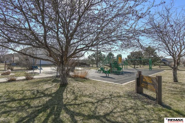 1631 Annette Lane, Lincoln, NE 68512