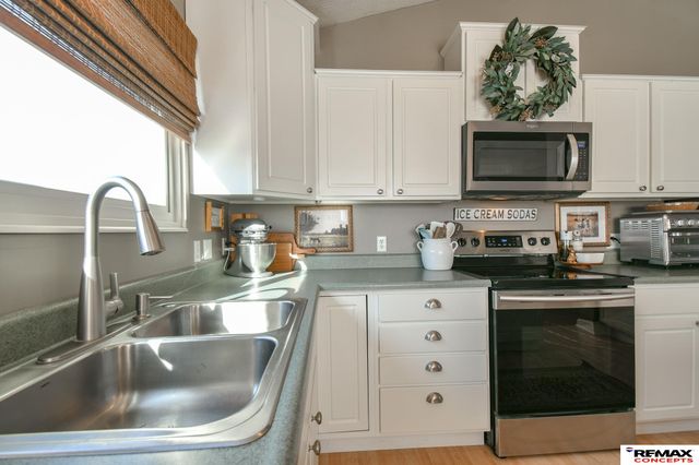 1631 Annette Lane, Lincoln, NE 68512