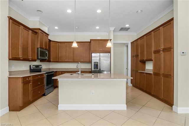 7162 Dominica DR, Naples, FL 34113