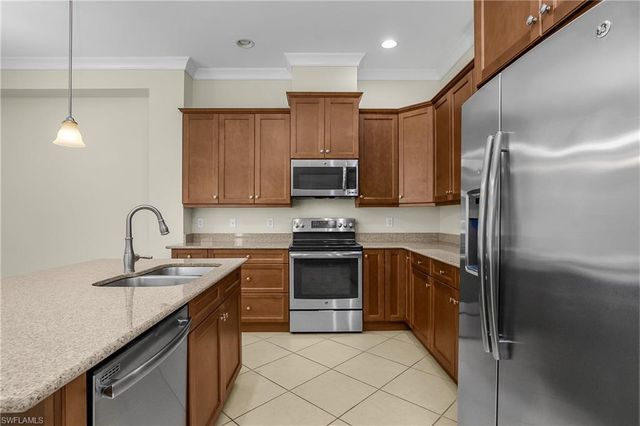 7162 Dominica DR, Naples, FL 34113