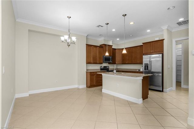 7162 Dominica DR, Naples, FL 34113